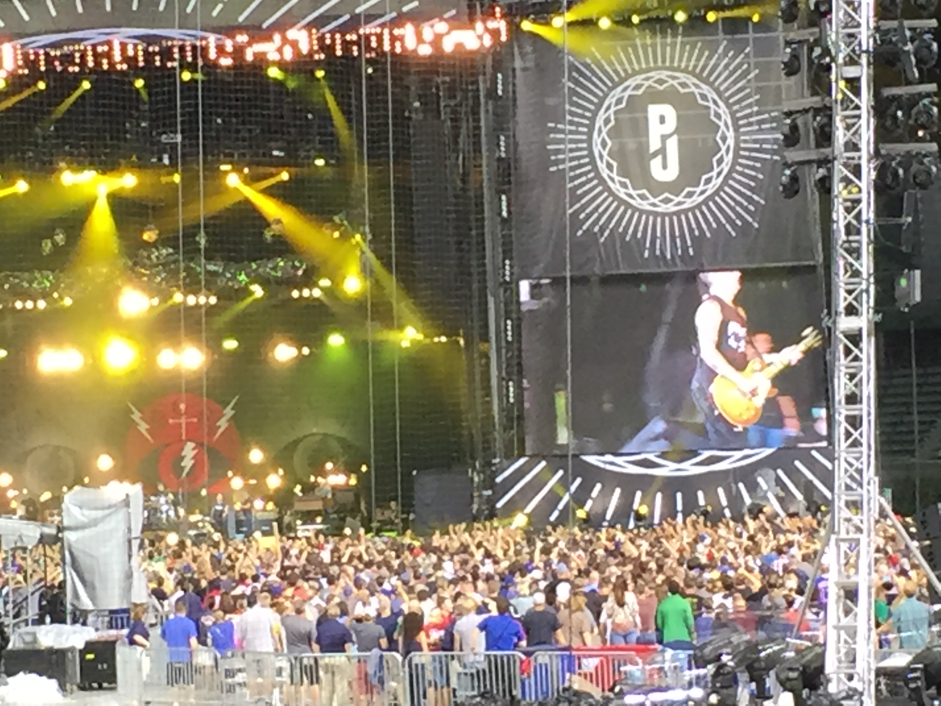 Pearl Jam at Wrigley Field — photo 4